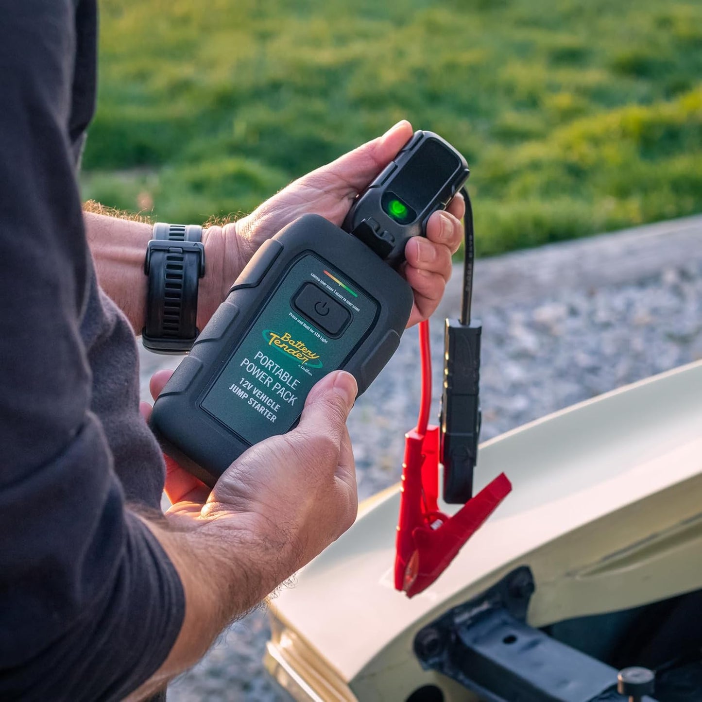 Battery Tender 600 AMP Lithium Jump Starter for 12V Batteries in Gas and Diesel Engines Up to V6-6400mAh Portable Emergency Power Station - 030-1000-WH