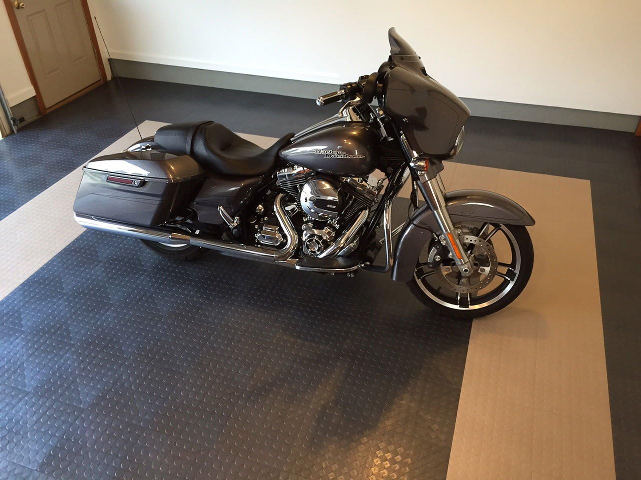 Big Floors RaceDeck CircleTrac, Interlocking Non-Slip Garage Flooring Tile, Durable, Modular, Heavy-Duty Copolymer, Easy Install (Beige, 24 Pack of 12 x 12" Tiles)