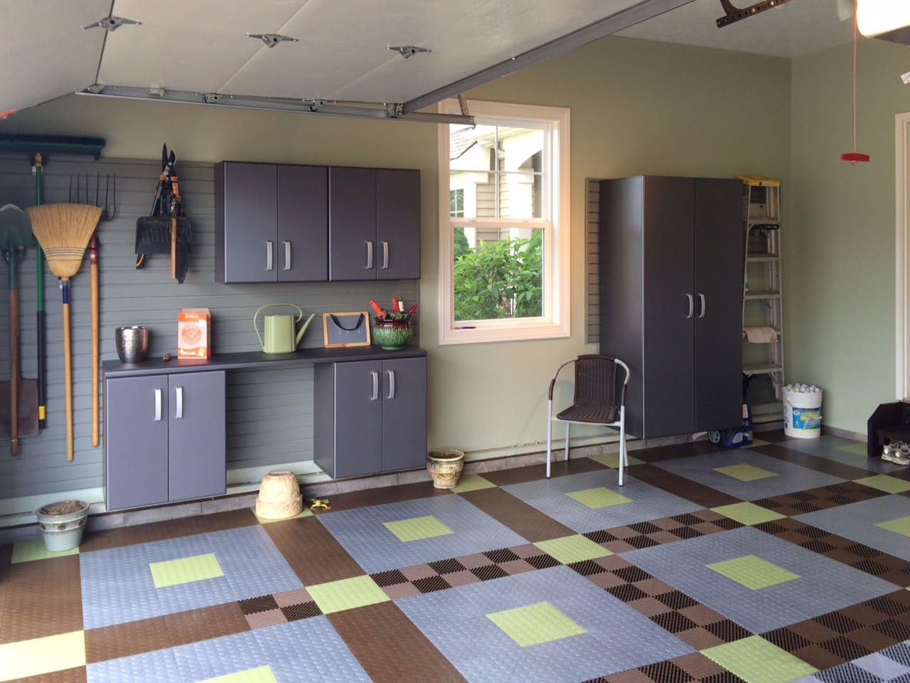 Big Floors RaceDeck CircleTrac, Interlocking Non-Slip Garage Flooring Tile, Durable, Modular, Heavy-Duty Copolymer, Easy Install (Beige, 24 Pack of 12 x 12" Tiles)