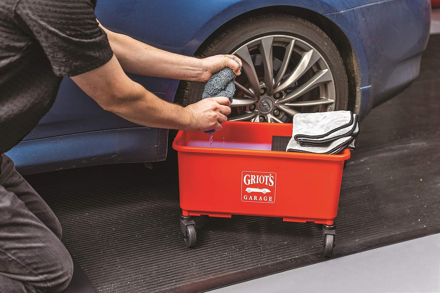 Griot's Garage Rinseless Wash and Wax for Car Cleaning and Detailing, No-Rinse, Waterless Formula For RVs, Boats, Trucks, Motorcycles and More, 10493, 16oz